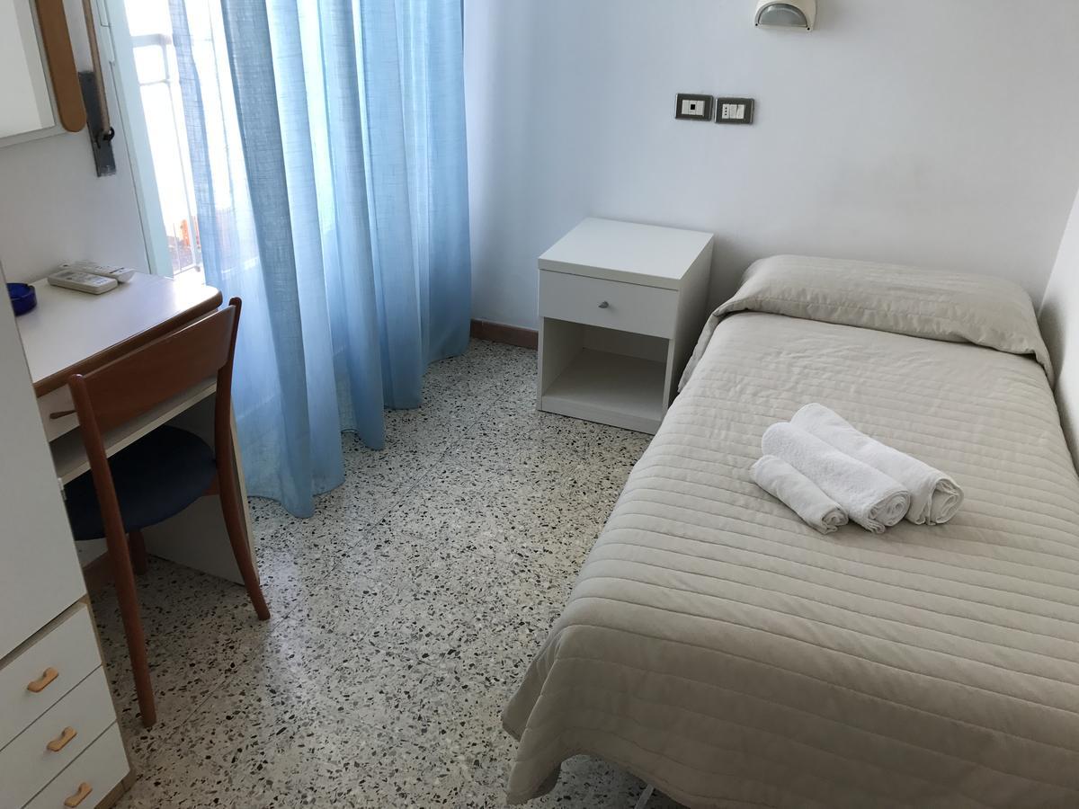 Hotel Riva Rimini Exteriör bild