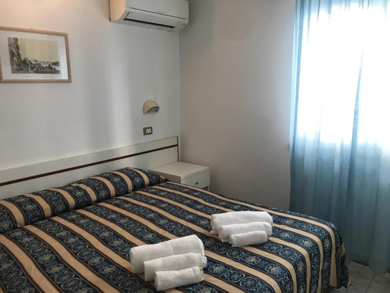 Hotel Riva Rimini Exteriör bild