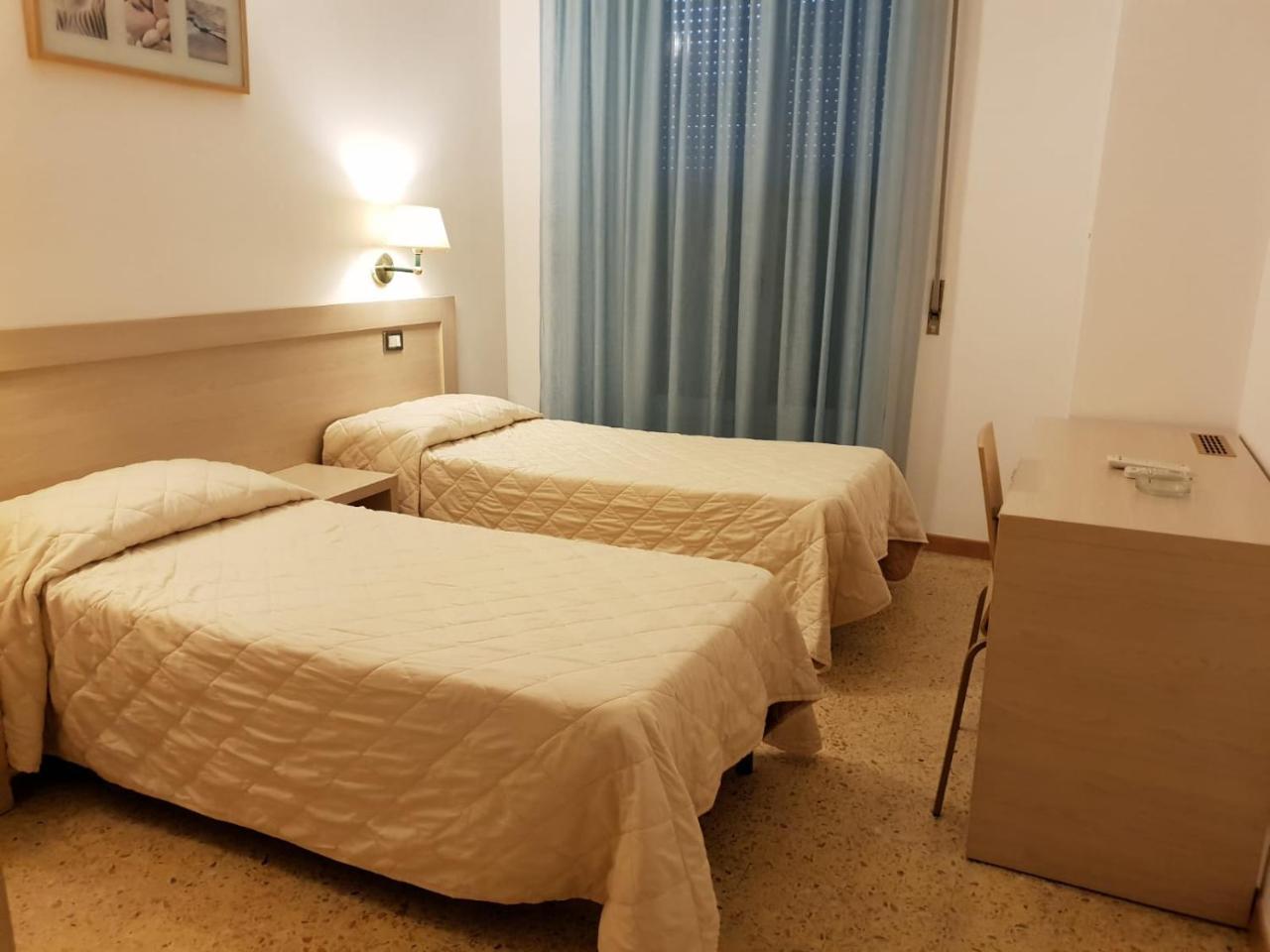 Hotel Riva Rimini Exteriör bild