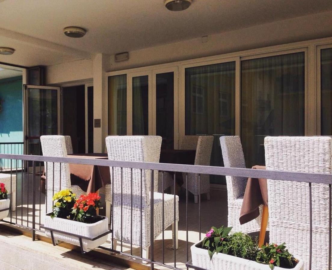 Hotel Riva Rimini Exteriör bild